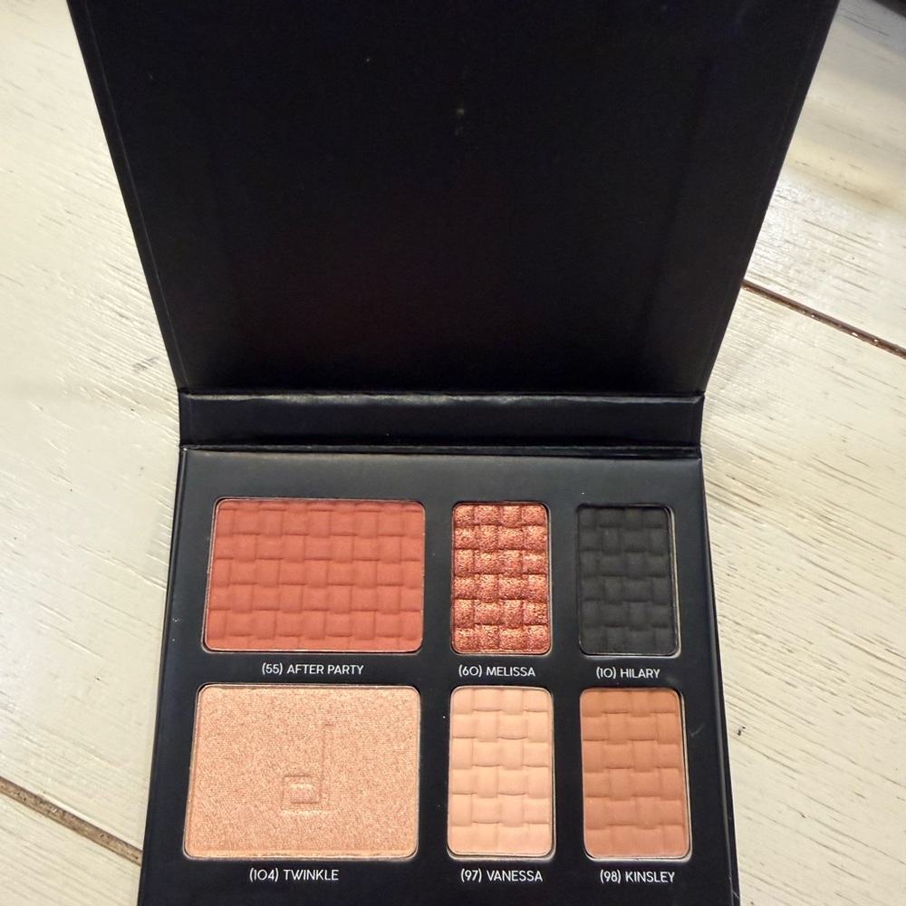 Doucce Eyeshadow Palette